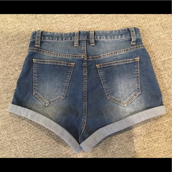 London Jean High Waisted Booty Shorts | size 2 - Picture 2 of 3